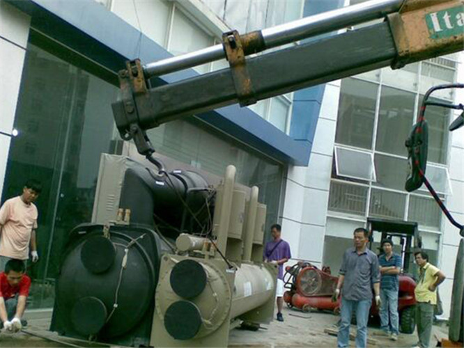 海陵区随车吊和汽车吊的核心区别是什么？哪种更省钱？