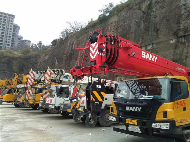 海陵区吊车出租按什么计费？台班费、单次费、里程费怎么算？