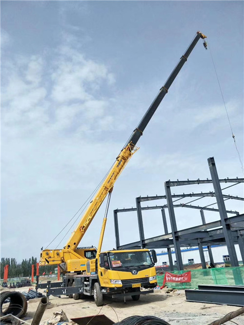 海陵区超高层建筑钢结构吊装案例